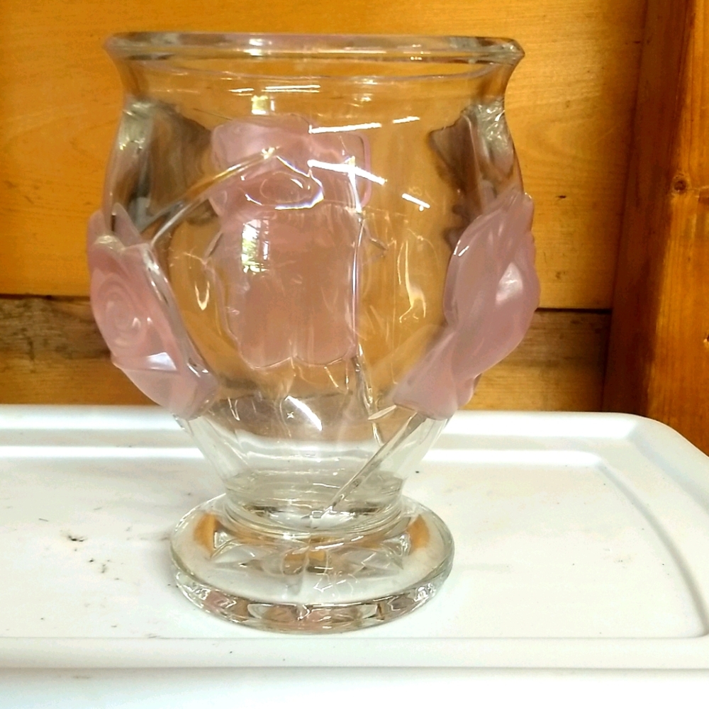 *Vase Teleflora French Art Glass Frosted 3D Pink Roses Vintage 1980s 6"H x 4.25”